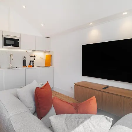 Whome Hideaway In Lively Rua Da Rosa Лиссабон