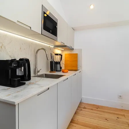 Whome Hideaway In Lively Rua Da Rosa Лиссабон