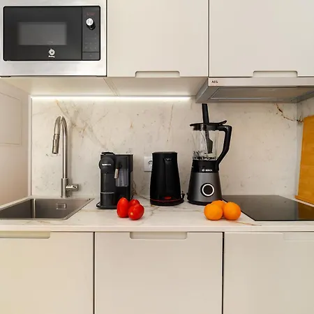 Whome Hideaway In Lively Rua Da Rosa Lisbon